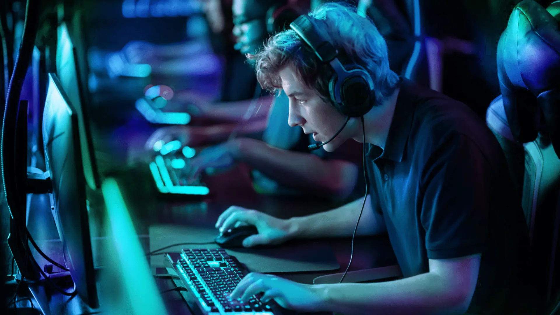 With Gaming Academy and LeetDesk to the top of League of Legends