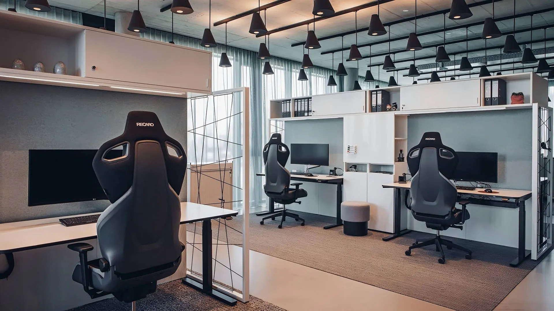 Recaro gaming chairs for the office - collaboration with LeetDesk