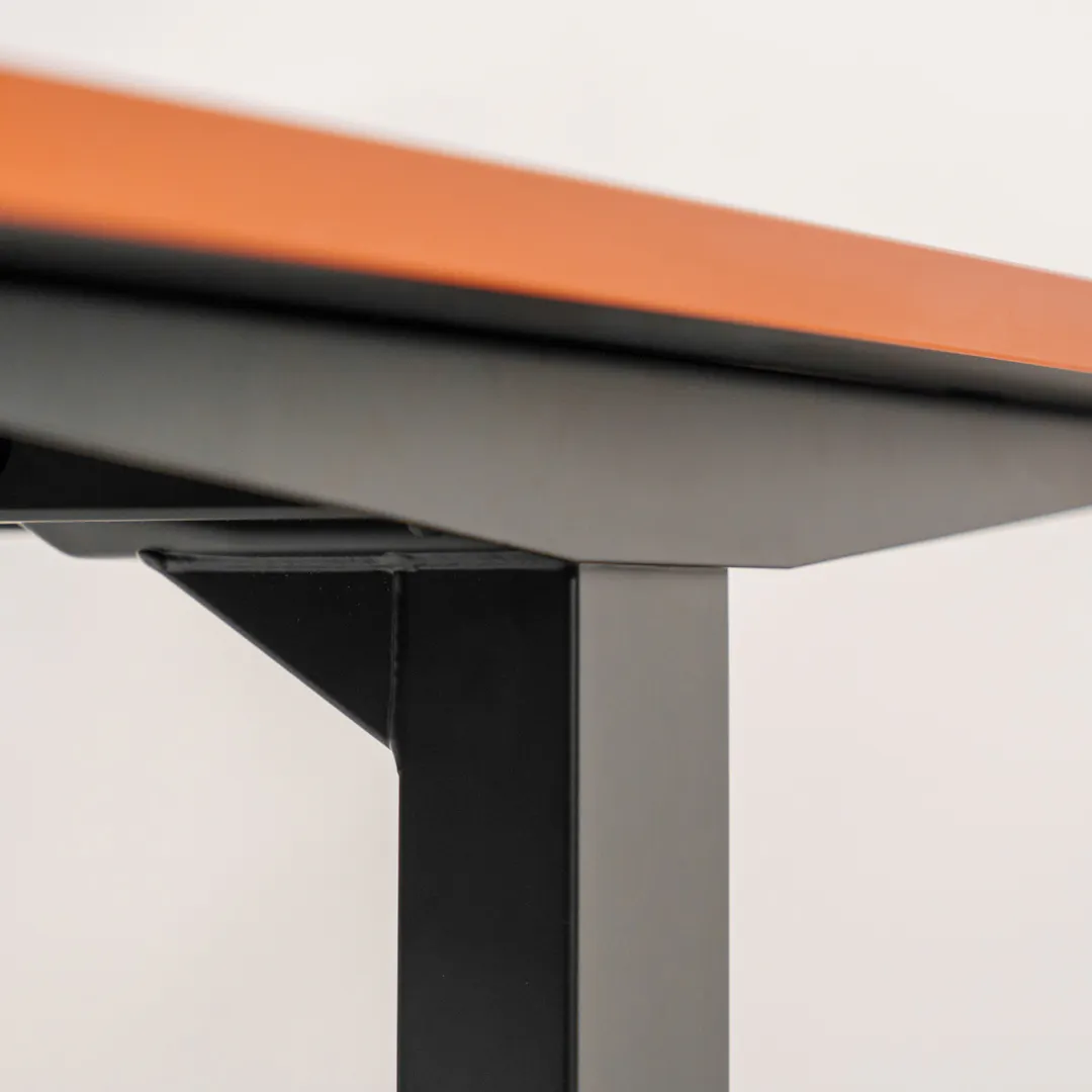 leetdesk pro deskframe sidebracket with black dekstop and orange edge