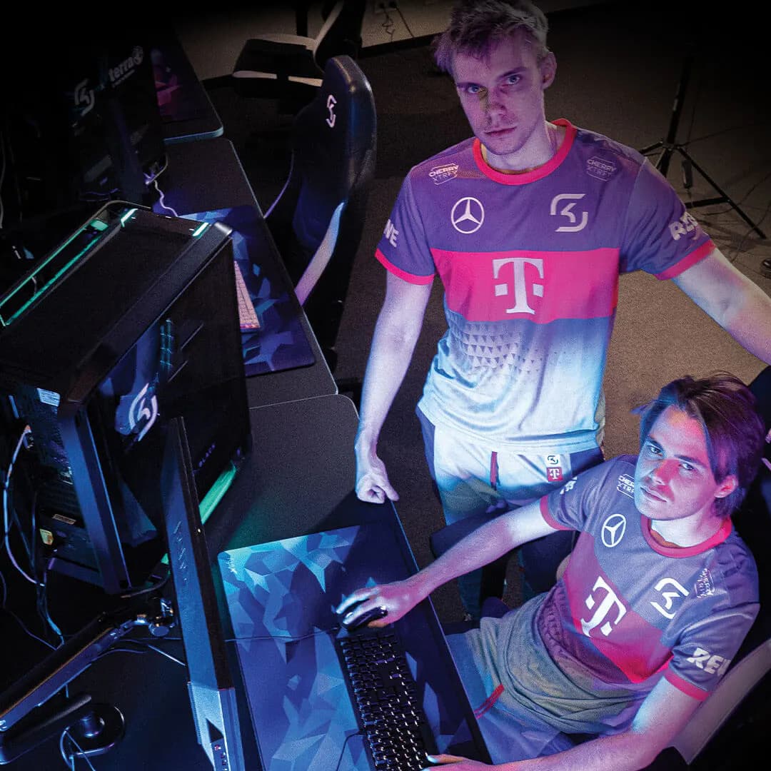 esports athletes use leetdesk gaming tables