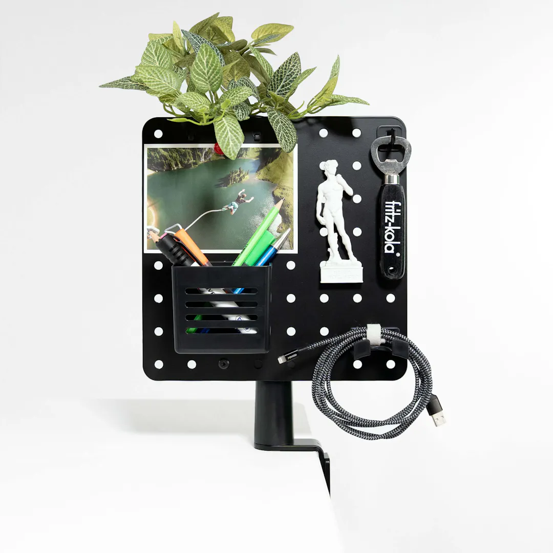 Mounted Wall organizer as a space-saving desk organiser with pens, photos, charging cable, bottle opener and decorations for efficient office organisation.