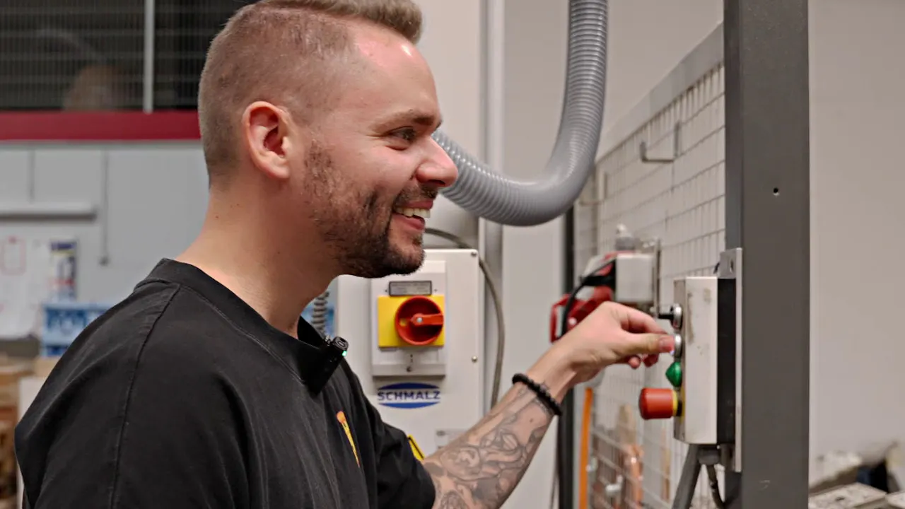 LeetDesk Werksbesichtigung - Factory Tour mit Skuuii - So werden unsere Gaming Tische in Deutschland hergestellt.