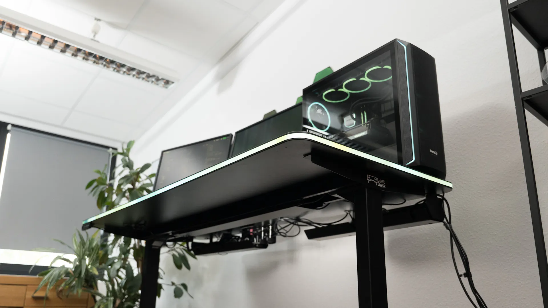 leetdesk aura with clean cable management. cable rail and cover panel.