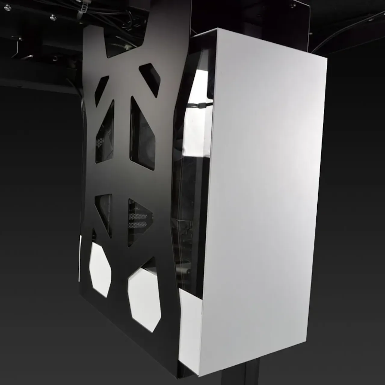 By using the laptop holder, you can prevent your gaming PC from collecting dust on the floor.