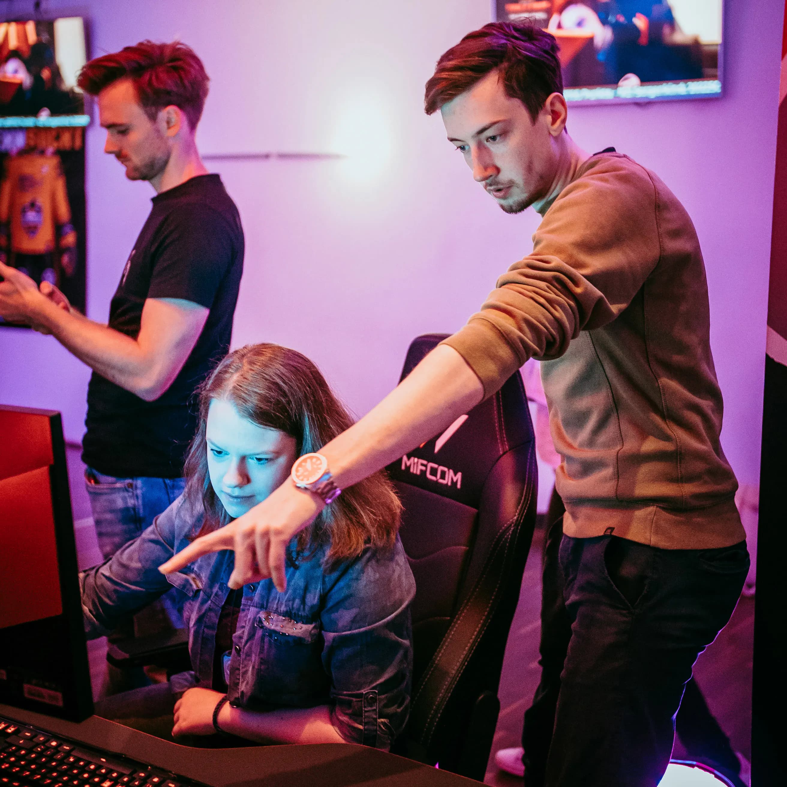 LeetDesk Team Kollegen im Einsatz - nein das ist nicht gestellt