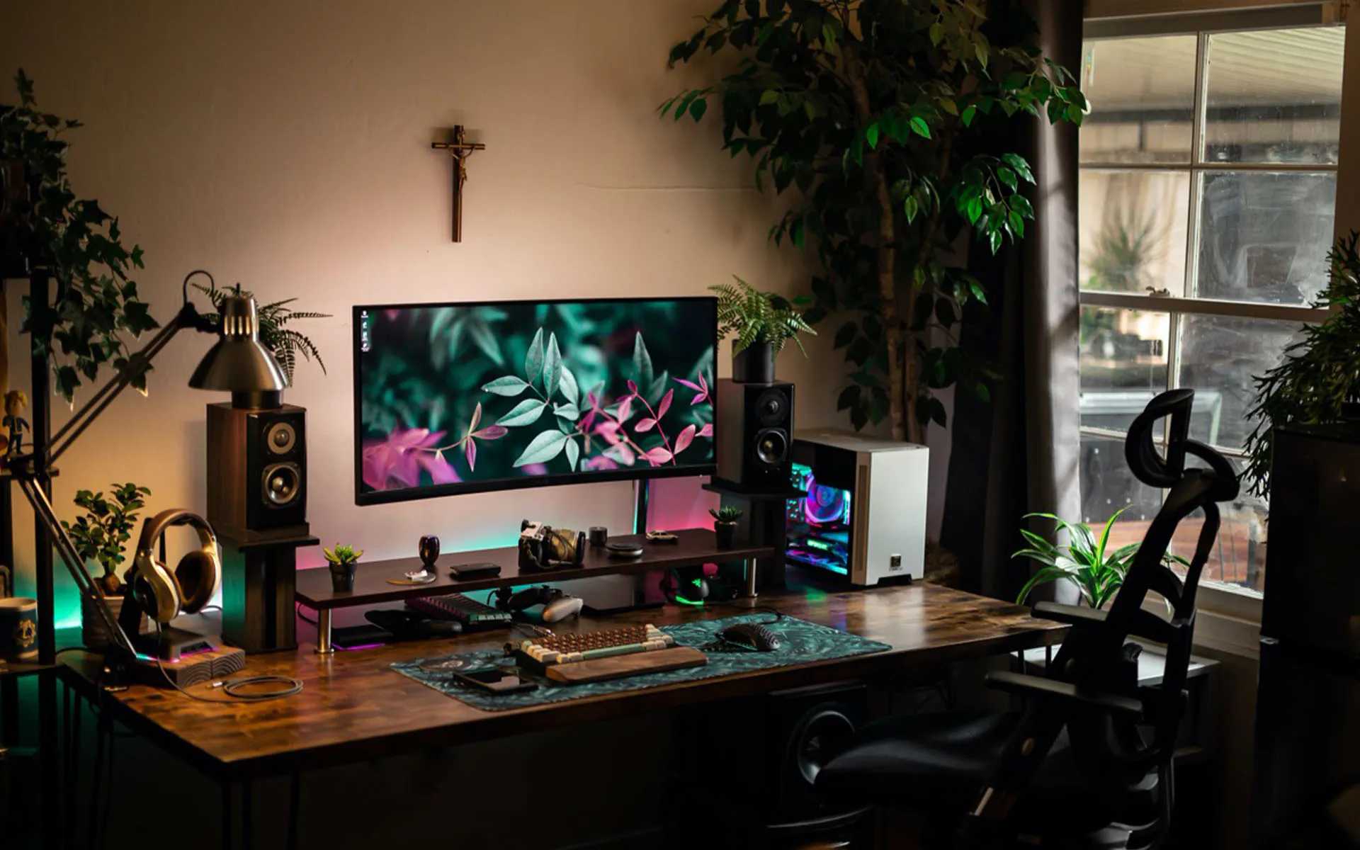 It doesn't always have to be a tech & neon look - nature is good for a change | Credit: Reddit u/cichlid_visuals
