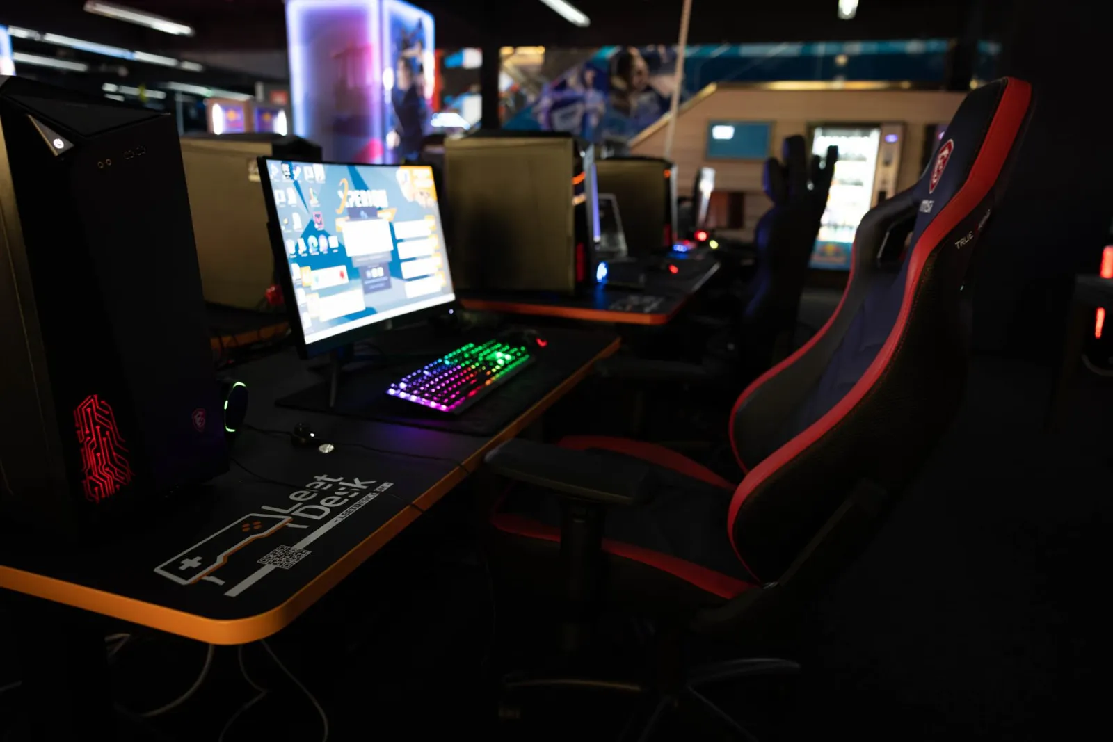 Find all our LeetDesk gaming desk models in Saturn Xperion stores in Germany